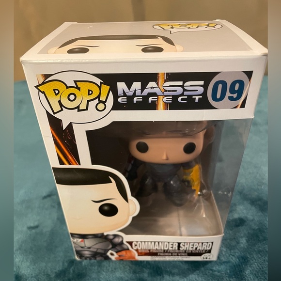 NIB Commander Shepard #09 Mass Effect Rare Vaulted Funko Pop - Picture 10 of 10